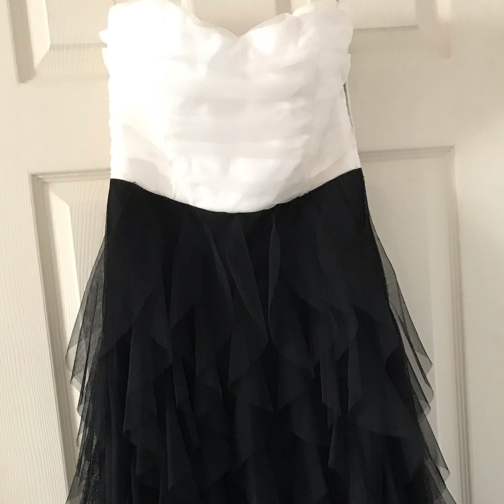 Black and white layered hi-lo; jr. Size 9